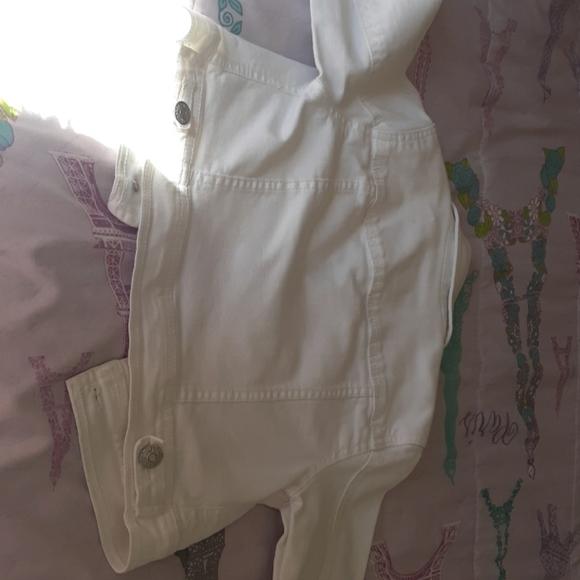 Girls white jacket - Picture 3 of 4